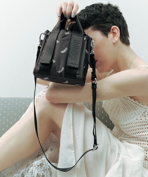GANNI（ガニー）の「【GANNI for ADAM ET ROPE'】Re-Tech Logo Print Mini Tote（ショルダーバッグ・レディース・ブラック・FREE）」の3枚目の写真