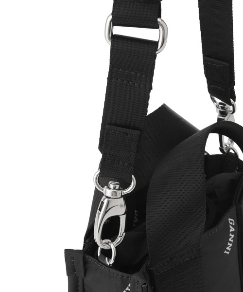 GANNI（ガニー）の「【GANNI for ADAM ET ROPE'】Re-Tech Logo Print Mini Tote（ショルダーバッグ・レディース・ブラック・FREE）」の12枚目の写真