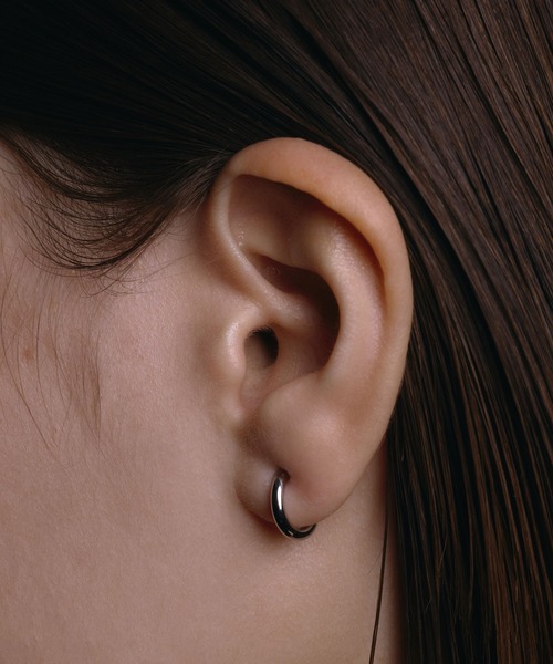 CENE（セネ）の「【CENE】セネ/プレインフープイヤリング/12mm（イヤリング・レディース・ゴールド/シルバー・FREE）」の2枚目の写真