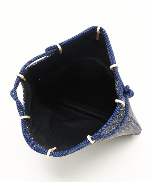 UNITED ARROWS(ユナイテッドアローズ)の「<印傳屋上原勇七>合切袋L/紗綾形(ショルダーバッグ・メンズ・その他1・FREE)」の3枚目の写真