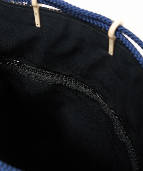 UNITED ARROWS(ユナイテッドアローズ)の「<印傳屋上原勇七>合切袋L/紗綾形(ショルダーバッグ・メンズ・その他1・FREE)」の4枚目の写真