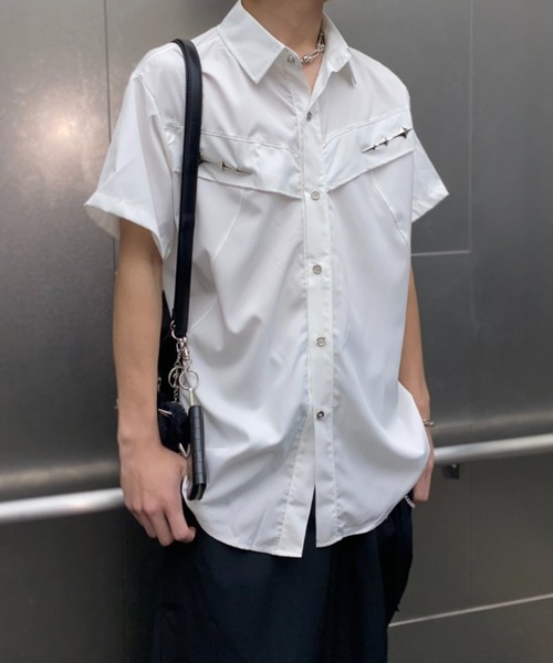 lilful(リルフル)の「【26年春夏新作】メタルパーツギミックハーフスリーブシャツ(シャツ/ブラウス・メンズ・ホワイト/ブラック・L/M)」の9枚目の写真