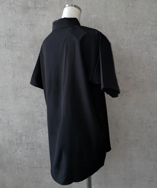 lilful(リルフル)の「【26年春夏新作】メタルパーツギミックハーフスリーブシャツ(シャツ/ブラウス・メンズ・ホワイト/ブラック・L/M)」の5枚目の写真