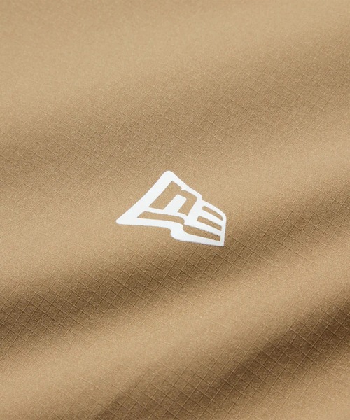 NEW ERA(ニューエラ)の「NEW ERA/ニューエラ 水着 ラッシュガード 半袖 Tシャツ UVカット 撥水 ストレッチ 耐塩素 水陸両用(Tシャツ/カットソー・メンズ・ベージュ/ブラック/チャコール・XXL/M/L/XL)」の10枚目の写真