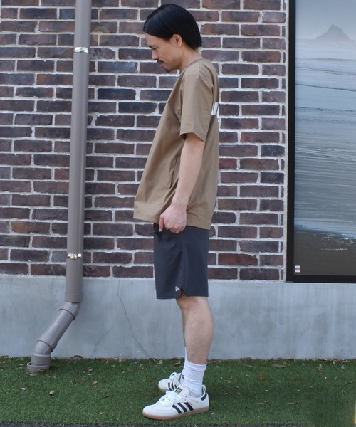 NEW ERA(ニューエラ)の「NEW ERA/ニューエラ 水着 ラッシュガード 半袖 Tシャツ UVカット 撥水 ストレッチ 耐塩素 水陸両用(Tシャツ/カットソー・メンズ・ベージュ/ブラック/チャコール・XXL/M/L/XL)」の21枚目の写真
