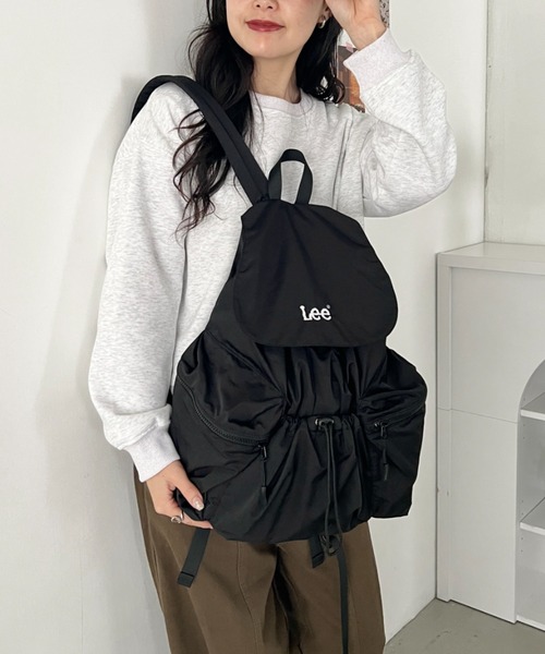 Lee(リー)の「Lee/フラップドローコードリュック/約17L/PC収納/A4対応/軽量/バックパック/ユニセックス(バックパック/リュック・レディース・ブラック・FREE)」の2枚目の写真