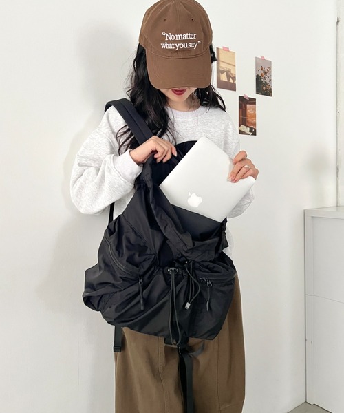 Lee(リー)の「Lee/フラップドローコードリュック/約17L/PC収納/A4対応/軽量/バックパック/ユニセックス(バックパック/リュック・レディース・ブラック・FREE)」の10枚目の写真