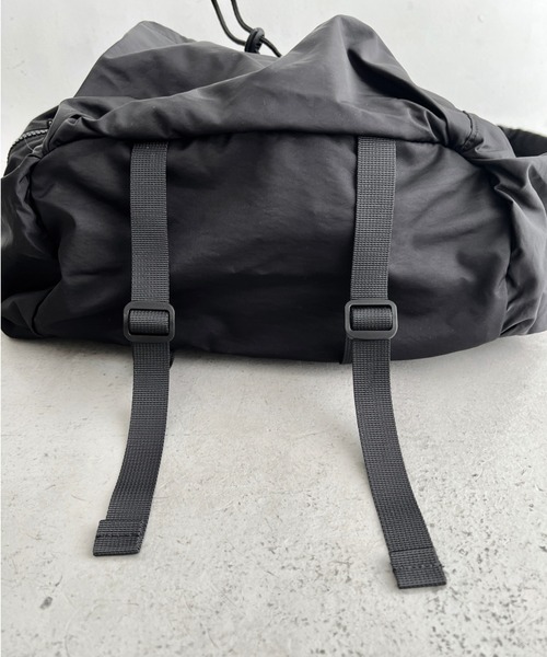 Lee(リー)の「Lee/フラップドローコードリュック/約17L/PC収納/A4対応/軽量/バックパック/ユニセックス(バックパック/リュック・レディース・ブラック・FREE)」の17枚目の写真