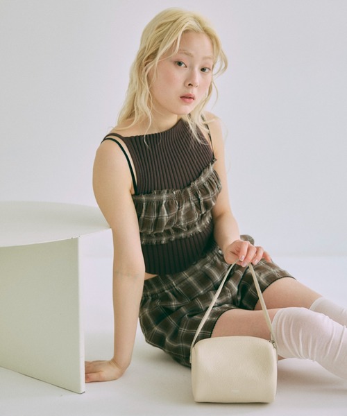 EN NEUME(エンノイム)の「Square Bag(ショルダーバッグ・レディース・アイボリー/ブラック・ONE SIZE)」の3枚目の写真