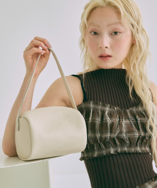 EN NEUME(エンノイム)の「Square Bag(ショルダーバッグ・レディース・アイボリー/ブラック・ONE SIZE)」の4枚目の写真