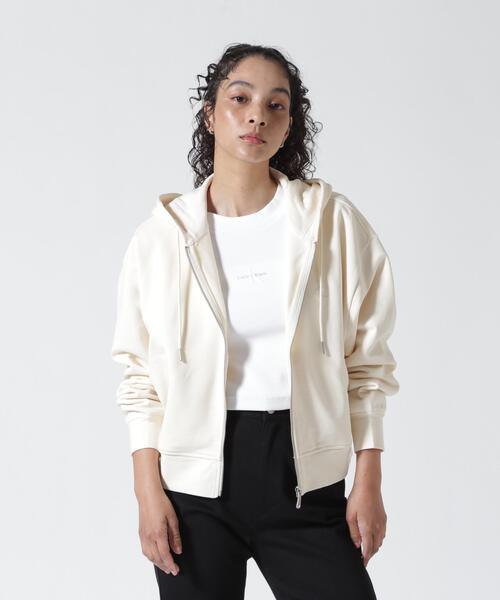 Calvin Klein(カルバン・クライン)の「Calvin Klein Jeans(カルバンクラインジーンズ)LS MONOGRAM TERRY CROPPED PARKA/モノグラムテリークロップドパーカー(パーカー・レディース・ホワイト/ブラック・S)」の18枚目の写真