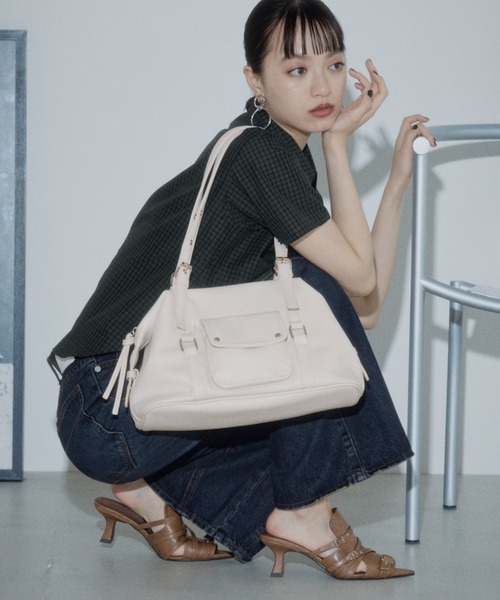 PAGEBOY(ページボーイ)の「【500mlペットボトル収納可能】2WAYボストンバッグ(ボストンバッグ・レディース・オフホワイト/ブラック・FREE)」の2枚目の写真