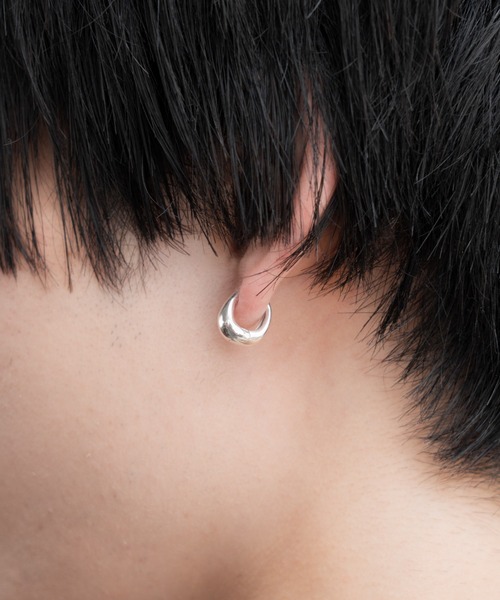 SINSS(シンス)の「Silver 925 teardrop pierce / シルバー925シズクピアス(ピアス(片耳用)・メンズ・シルバー・FREE)」の2枚目の写真