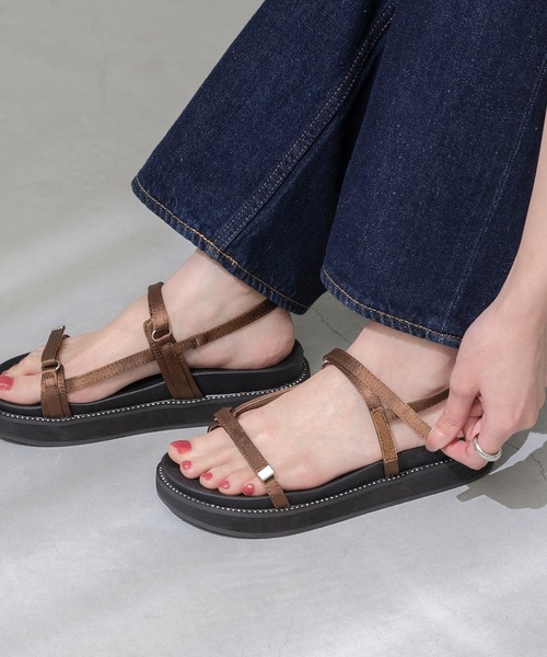 menue(メヌエ)の「細ストラップ ビジュー 厚底サンダル(サンダル・レディース・ダークブラウン/ピンク/ブラック・SS/LL/L/M/S)」の12枚目の写真