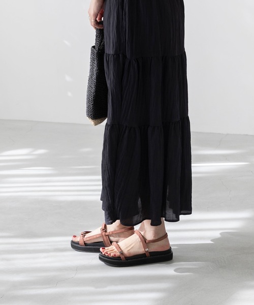 menue(メヌエ)の「細ストラップ ビジュー 厚底サンダル(サンダル・レディース・ダークブラウン/ピンク/ブラック・SS/LL/L/M/S)」の9枚目の写真