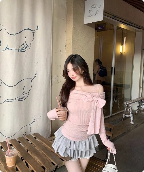 I.O.E（アイオイ）の「フェミニンリボンオフショルダートップス（Tシャツ/カットソー・レディース・ピンク/アイボリー・FREE）」の13枚目の写真