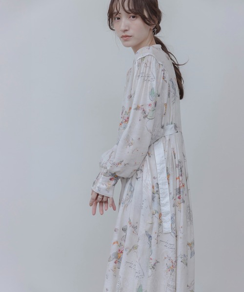 Eimee Law(エイミーロウ)の「バードボタニカルプリントワンピース(ワンピース・レディース・ライトベージュ/ブラック/ライトグレー・FREE)」の5枚目の写真