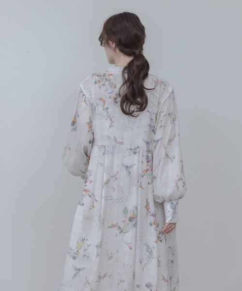 Eimee Law(エイミーロウ)の「バードボタニカルプリントワンピース(ワンピース・レディース・ライトベージュ/ブラック/ライトグレー・FREE)」の6枚目の写真
