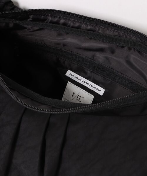 F/CE. （エフシーイー）の「F/CE./エフシーイー　TEXTURED TWILL BODY BAG 12L（ボディバッグ/ウエストポーチ・メンズ・ブラック/ネイビー/チャコールグレー・FREE）」の12枚目の写真