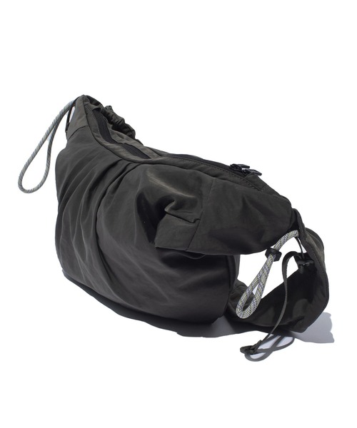 F/CE. （エフシーイー）の「F/CE./エフシーイー　TEXTURED TWILL BODY BAG 12L（ボディバッグ/ウエストポーチ・メンズ・ブラック/ネイビー/チャコールグレー・FREE）」の14枚目の写真