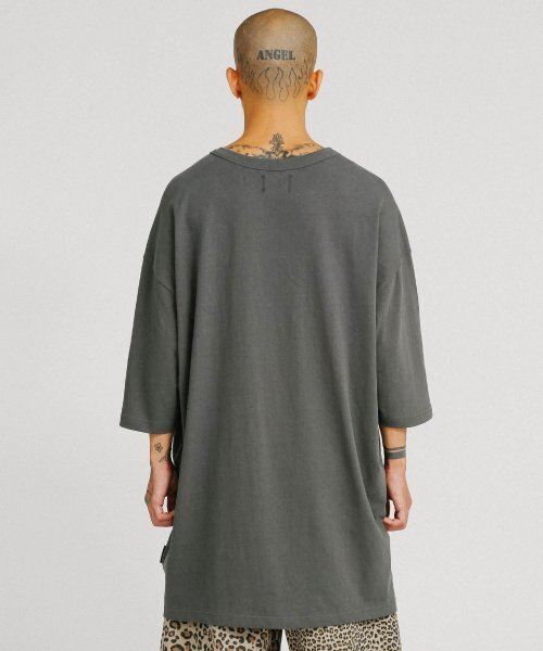 AJOBYAJO（アジョバイアジョ）の「Robots Duel Oversized T-Shirt [Charcoal]（Tシャツ/カットソー・レディース・その他・LARGE/XL）」の7枚目の写真