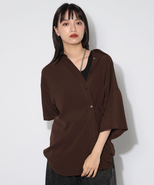 PAGEBOY(ページボーイ)の「【接触冷感/2WAY仕様】メルティ2WAYシャツ(シャツ/ブラウス・レディース・グレイッシュベージュ/ブラック/ターコイズブルー/ブラウン・FREE)」の3枚目の写真