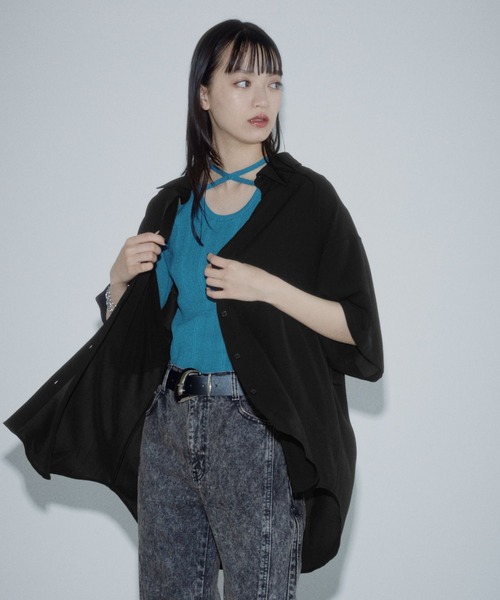 PAGEBOY(ページボーイ)の「【接触冷感/2WAY仕様】メルティ2WAYシャツ(シャツ/ブラウス・レディース・グレイッシュベージュ/ブラック/ターコイズブルー/ブラウン・FREE)」の9枚目の写真
