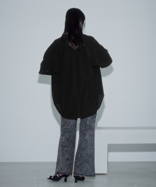 PAGEBOY(ページボーイ)の「【接触冷感/2WAY仕様】メルティ2WAYシャツ(シャツ/ブラウス・レディース・グレイッシュベージュ/ブラック/ターコイズブルー/ブラウン・FREE)」の8枚目の写真
