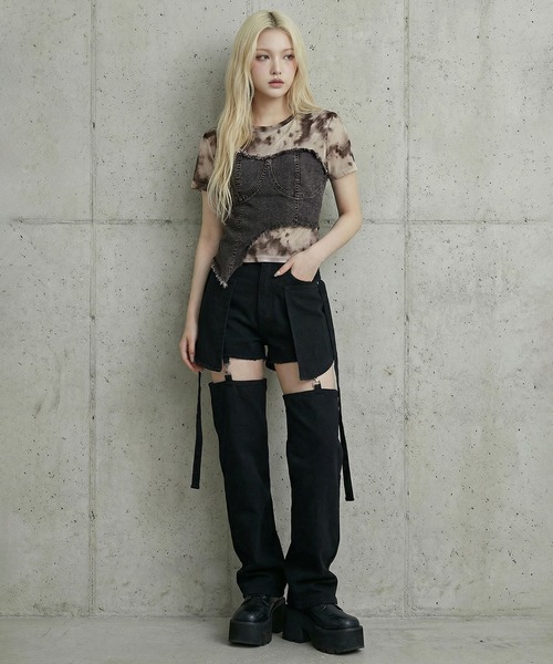Diable baiser（ディアブルベーゼ）の「Y2K グランジ フリンジデニムビスチェ ドッキング シアータイダイカットソートップス（Tシャツ/カットソー・レディース・ブラウン/ホワイト/ネイビー・FREE）」の4枚目の写真