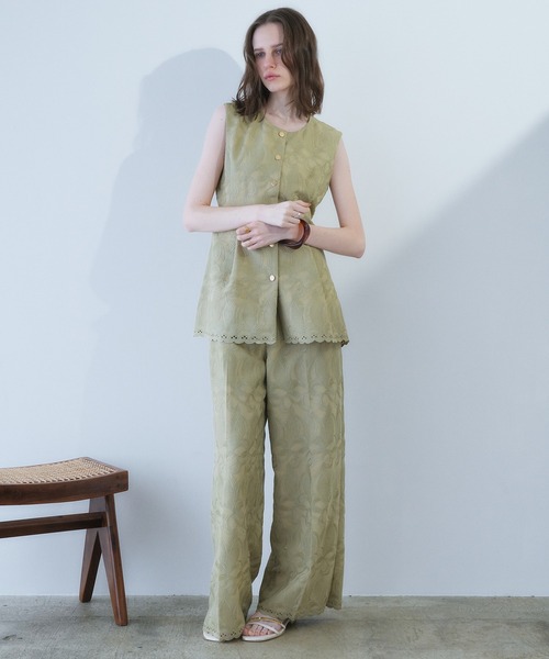 YECCA VECCA(イェッカヴェッカ)の「刺繍ペプラムジレ【セットアップ対応】(ベスト・レディース・ベージュ/ブラック・FREE)」の9枚目の写真