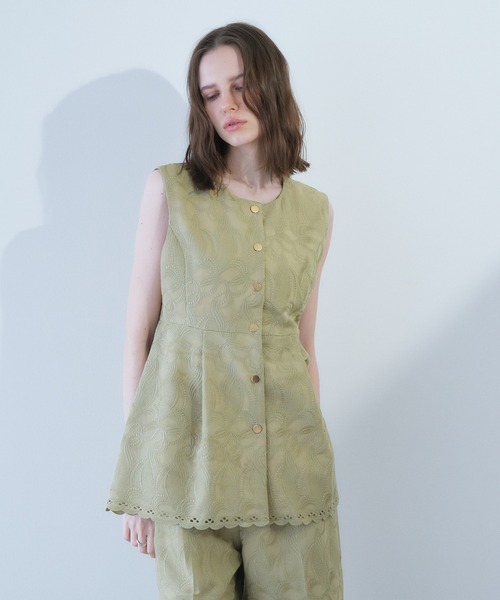 YECCA VECCA(イェッカヴェッカ)の「刺繍ペプラムジレ【セットアップ対応】(ベスト・レディース・ベージュ/ブラック・FREE)」の5枚目の写真