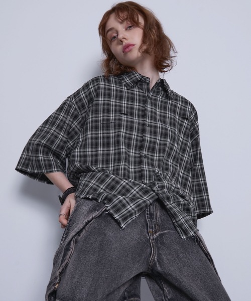 EMMA CLOTHES(エマクローズ)の「distressed short-sleeved check shirt/ダメージ加工半袖チェックシャツ【黒色コラボ】(シャツ/ブラウス・メンズ・レッド系1/ブラック系1・S/M)」の17枚目の写真