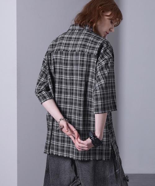 EMMA CLOTHES(エマクローズ)の「distressed short-sleeved check shirt/ダメージ加工半袖チェックシャツ【黒色コラボ】(シャツ/ブラウス・メンズ・レッド系1/ブラック系1・S/M)」の22枚目の写真
