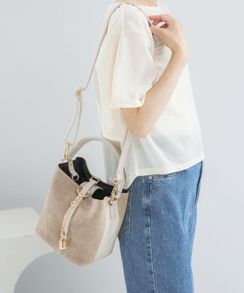 URBAN RESEARCH ROSSO WOMEN(アーバンリサーチ ロッソ)の「AULENTTI ドローストリングトートバッグ(ハンドバッグ・レディース・ベージュ・FREE)」の2枚目の写真