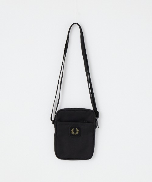 FRED PERRY（フレッドペリー）の「【WEB限定】[FRED PERRY/フレッドペリー] クリンクル ナイロン スモールサイド ショルダーバッグ（ショルダーバッグ・レディース・ブラック・ONE SIZE）」の10枚目の写真