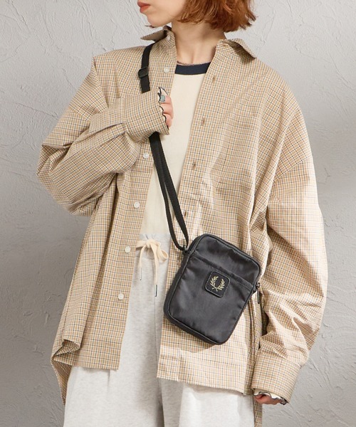 FRED PERRY（フレッドペリー）の「【WEB限定】[FRED PERRY/フレッドペリー] クリンクル ナイロン スモールサイド ショルダーバッグ（ショルダーバッグ・レディース・ブラック・ONE SIZE）」の17枚目の写真