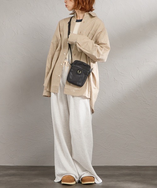 FRED PERRY（フレッドペリー）の「【WEB限定】[FRED PERRY/フレッドペリー] クリンクル ナイロン スモールサイド ショルダーバッグ（ショルダーバッグ・レディース・ブラック・ONE SIZE）」の16枚目の写真