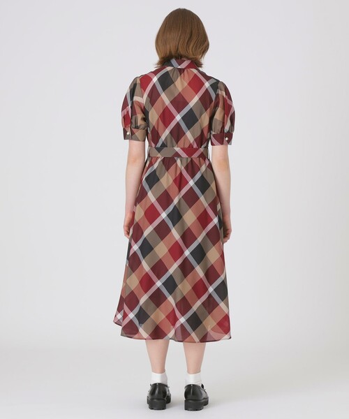 BLUE LABEL CRESTBRIDGE(ブルーレーベルクレストブリッジ)の「クレストブリッジチェックカラミクロスドレス(ワンピース・レディース・レッド/パープル系その他4・36/38/40)」の4枚目の写真