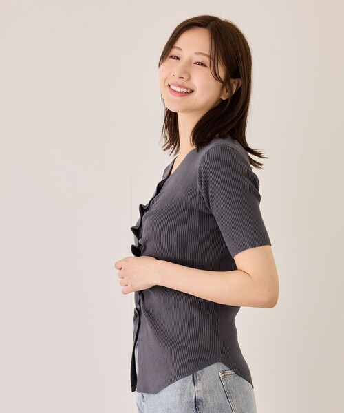 Jayro(ジャイロ)の「ボタン付きフロントギャザーリブ半袖ニット(ニット/セーター・レディース・ネイビー/チャコールグレー/ブラック/ブルー/ホワイト・M)」の14枚目の写真