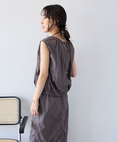 CRAFT STANDARD BOUTIQUE(クラフトスタンダードブティック)の「バルーンノースリーブブラウス(シャツ/ブラウス・レディース・ライトグレー/グレー・FREE)」の14枚目の写真