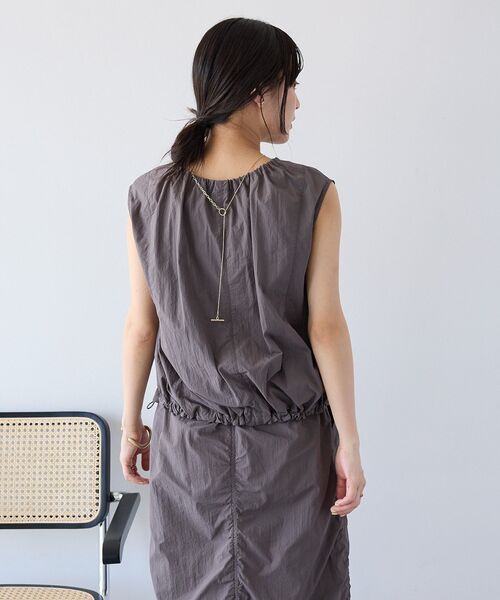 CRAFT STANDARD BOUTIQUE(クラフトスタンダードブティック)の「バルーンノースリーブブラウス(シャツ/ブラウス・レディース・ライトグレー/グレー・FREE)」の15枚目の写真