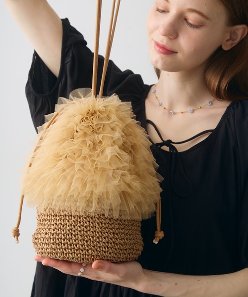 Crisp(クリスプ)の「frill drawstring bag / フリルドローストリングバッグ(かごバッグ・レディース・ブラック/ベージュ・FREE)」の1枚目の写真