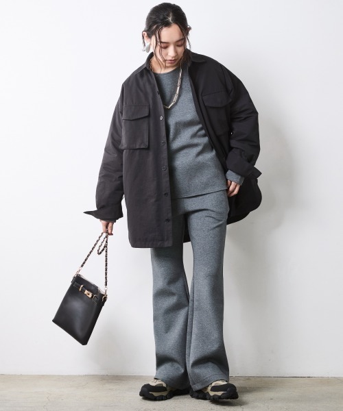 CHIC STYLE（シックスタイル）の「シャツブルゾン＜大きいサイズ有＞シックスタイル（ブルゾン・レディース・ベージュ系/ブラック・LL/L/M/5L/4L/3L）」の3枚目の写真