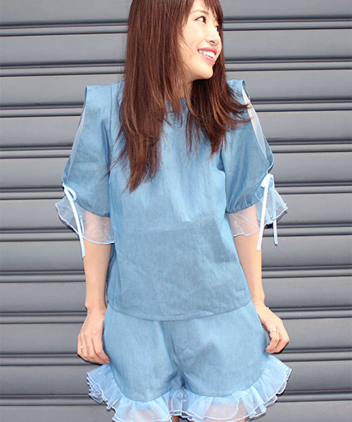 MICOAMERI（ミコアメリ）の「ライトデニムフリルショートパンツ（デニムパンツ・レディース・インディゴブルー/グレー/ブルー・FREE）」の3枚目の写真