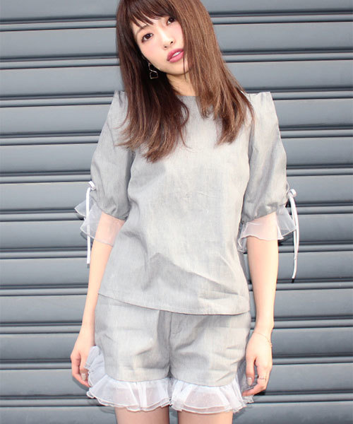 MICOAMERI（ミコアメリ）の「ライトデニムフリルショートパンツ（デニムパンツ・レディース・インディゴブルー/グレー/ブルー・FREE）」の4枚目の写真