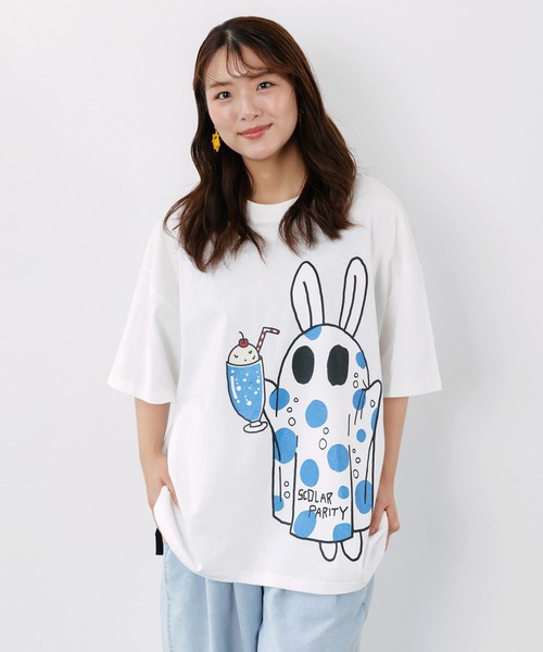 ScoLar Parity(スカラーパリティ)の「362124:クリームソーダおばけウサギ柄Tシャツ(Tシャツ/カットソー・レディース・チャコールグレー/サックスブルー/オフホワイト・M)」の2枚目の写真