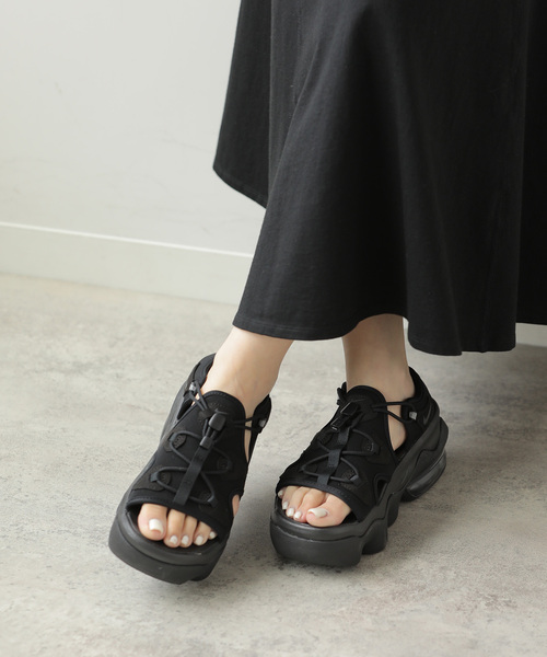 NIKE(ナイキ)の「《WEB・一部店舗限定》《追加》【NIKE】ウィメンズ エア マックス ココ サンダル(サンダル・レディース・ブラック/ベージュ・25cm/24cm/23cm)」の1枚目の写真