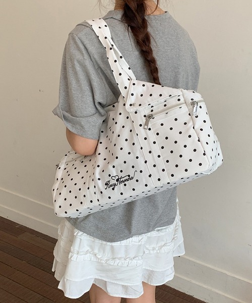 LYEON（リヨン）の「マルチポケットドット柄ボストンバッグ/BIGショルダーバッグ（ショルダーバッグ・レディース・ブラック/ブルー/オフホワイト・FREE）」の4枚目の写真