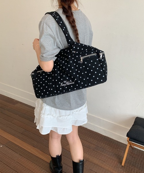 LYEON（リヨン）の「マルチポケットドット柄ボストンバッグ/BIGショルダーバッグ（ショルダーバッグ・レディース・ブラック/ブルー/オフホワイト・FREE）」の7枚目の写真