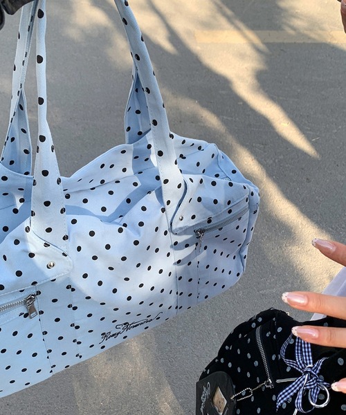 LYEON（リヨン）の「マルチポケットドット柄ボストンバッグ/BIGショルダーバッグ（ショルダーバッグ・レディース・ブラック/ブルー/オフホワイト・FREE）」の9枚目の写真